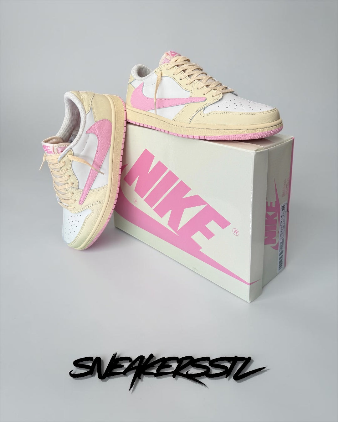 JORDAN 1 LOW TRAVIS SCOTT SHY PINK
