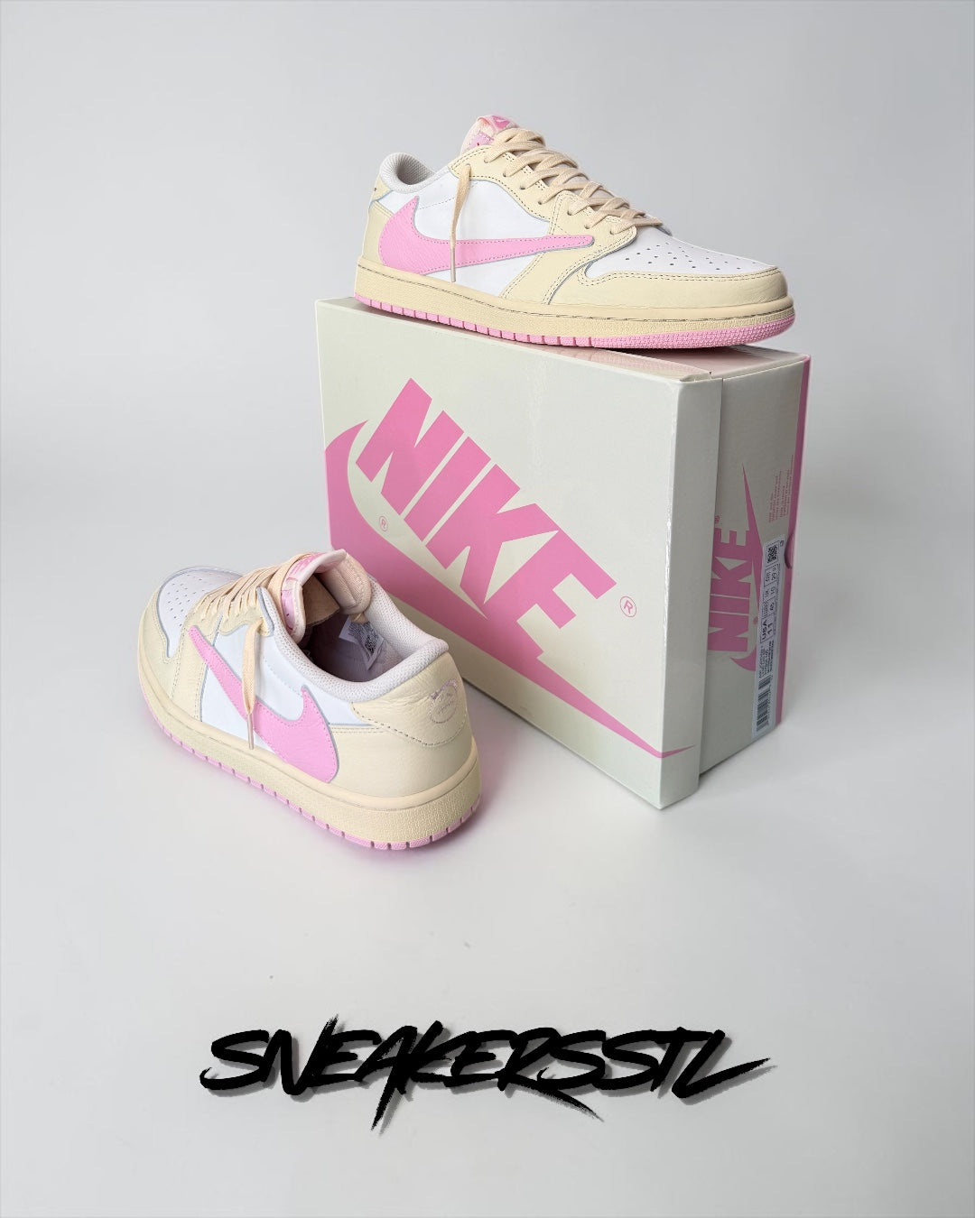 JORDAN 1 LOW TRAVIS SCOTT SHY PINK