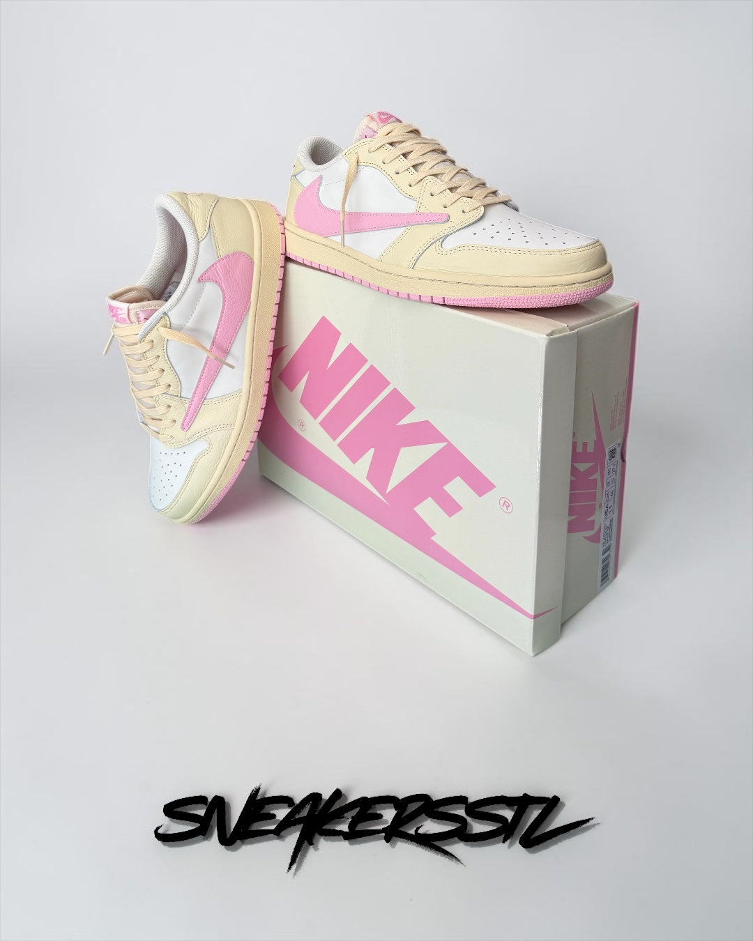 JORDAN 1 LOW TRAVIS SCOTT SHY PINK