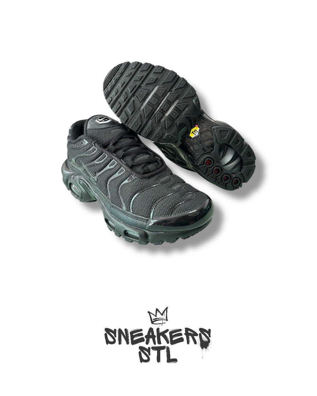 NIKE AIR MAX PLUS BLACK