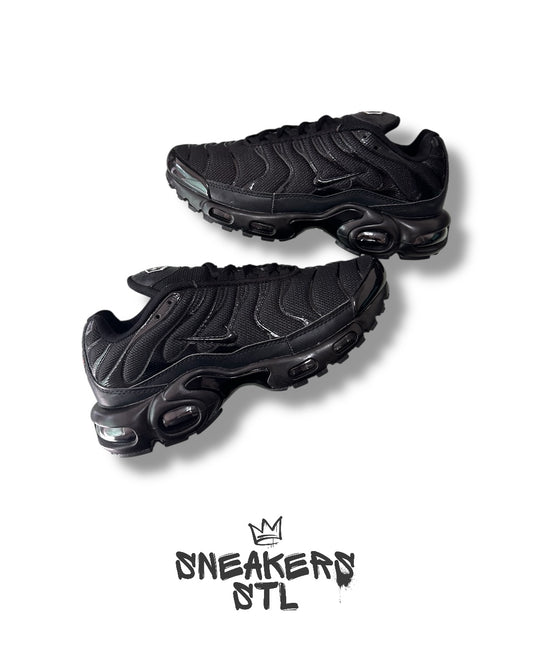 NIKE AIR MAX PLUS BLACK
