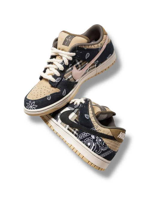 NIKE SB DUNK LOW TRAVIS SCOTT